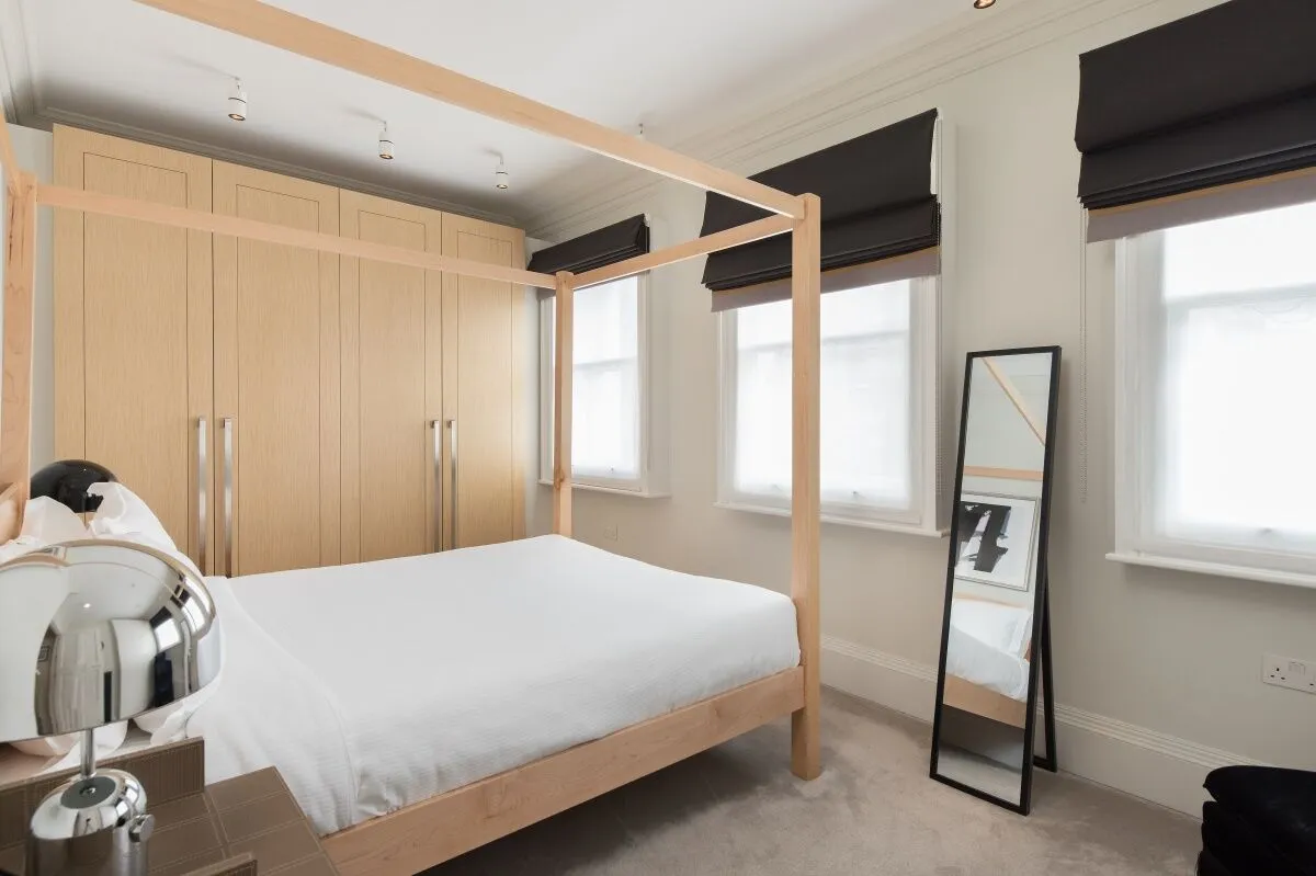 Flat Rose Street in City of Westminster