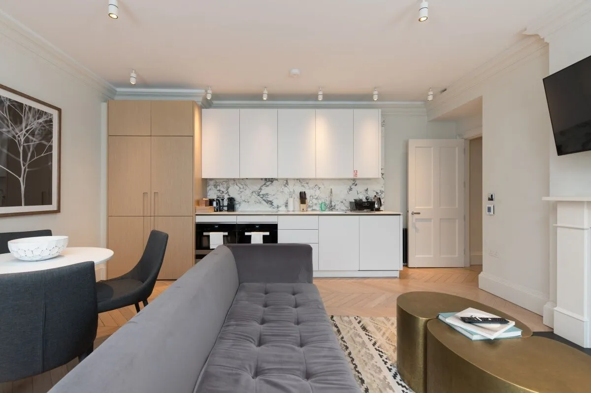Flat Rose Street in City of Westminster
