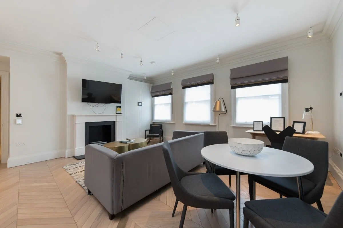 Flat Rose Street in City of Westminster