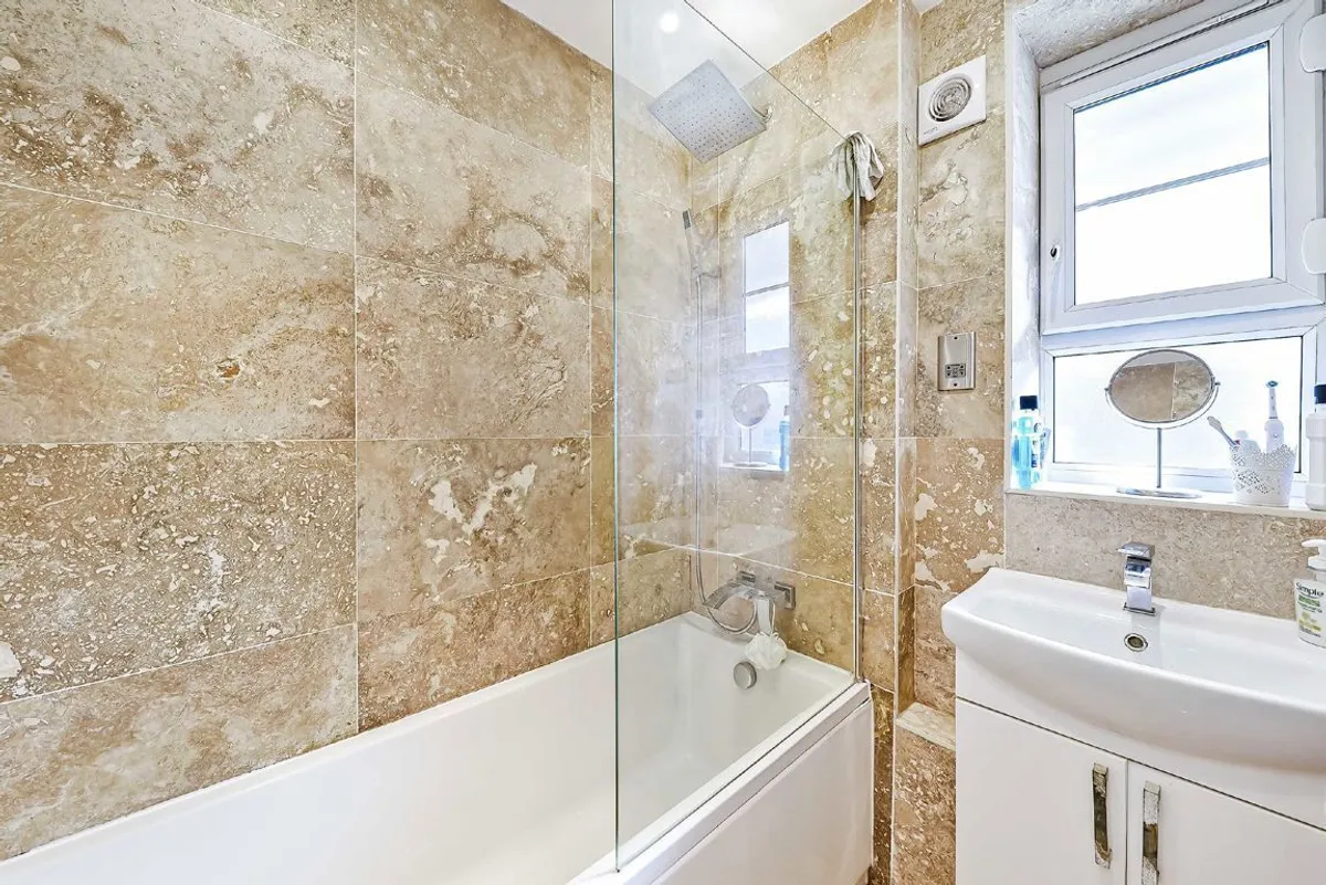 Flat Tilson Gardens in Greater London