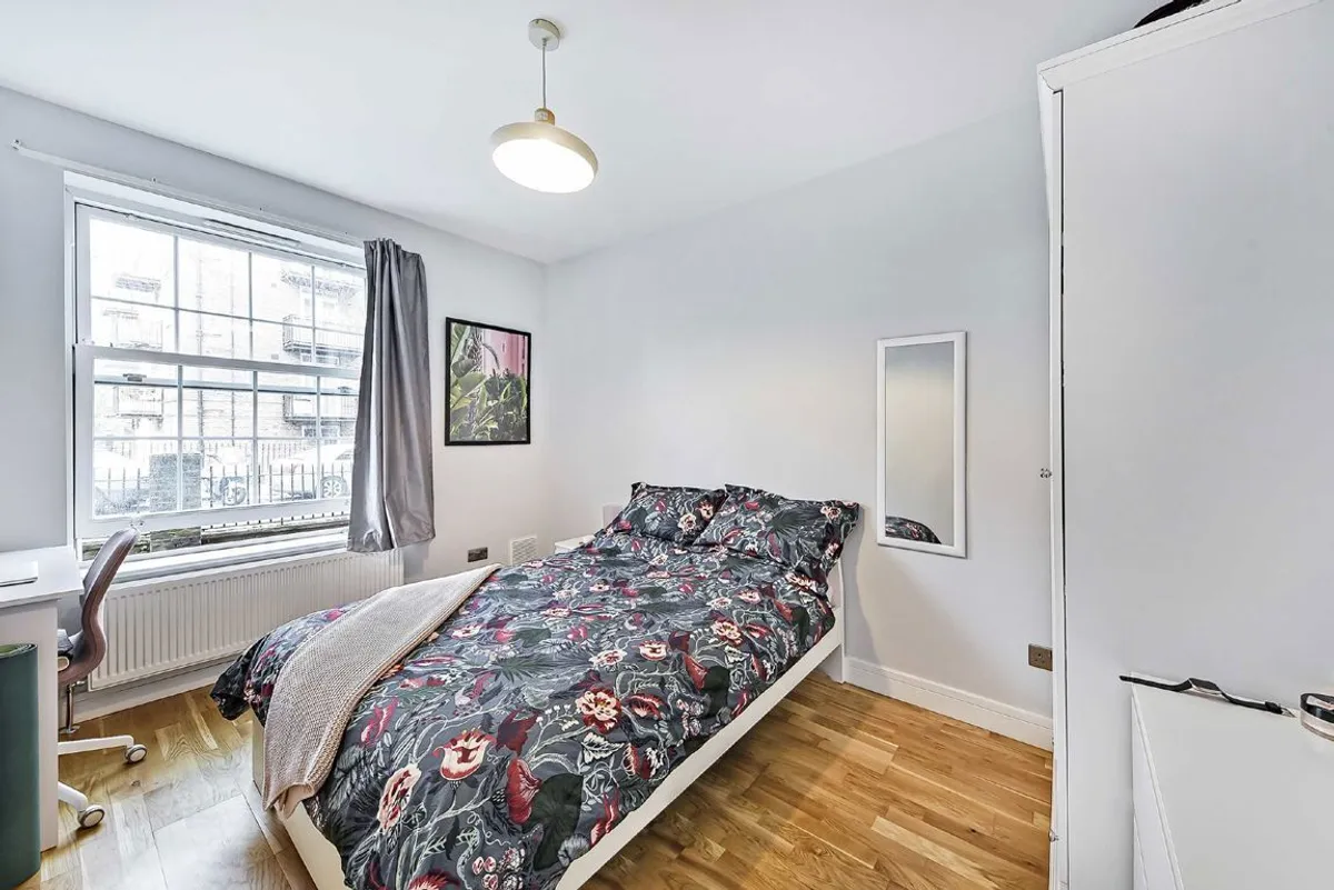 Flat Tilson Gardens in Greater London