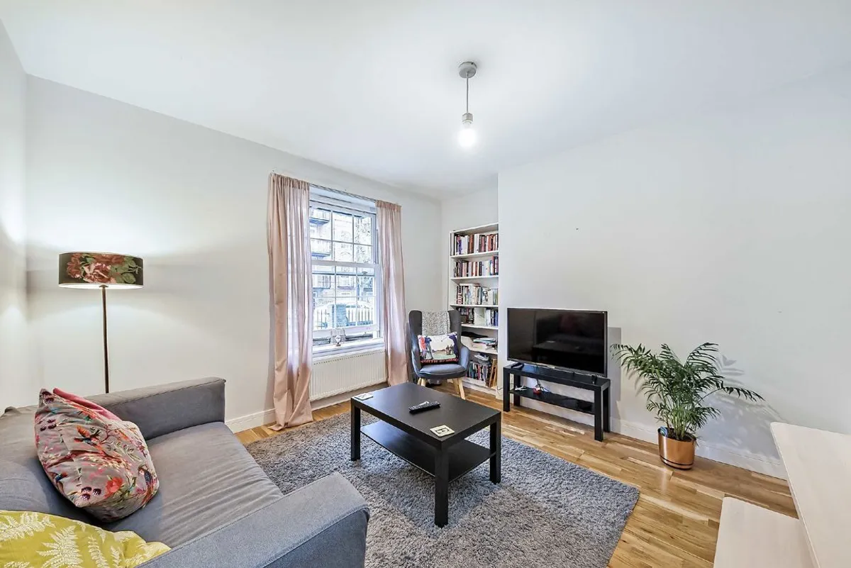 Flat Tilson Gardens in Greater London