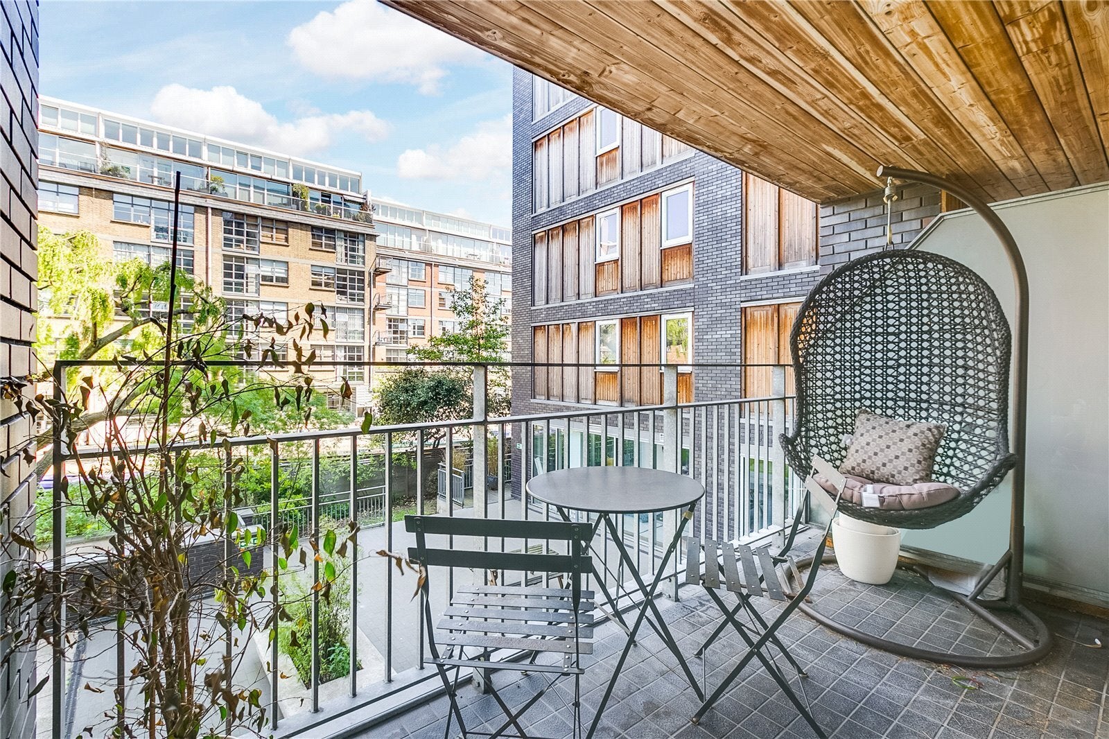 Flat Grand Junction Wharf in Greater London
