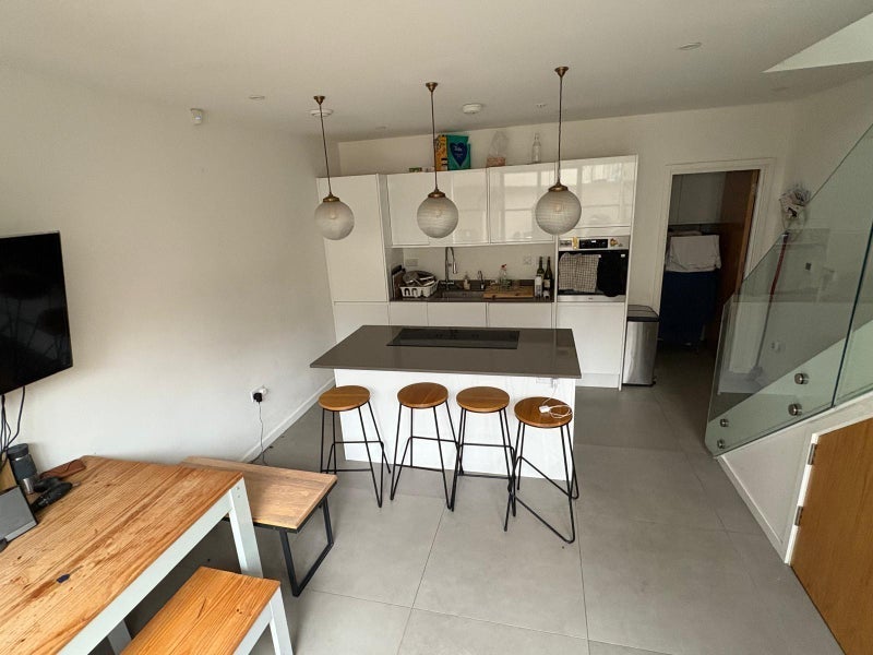 Room Rectory Grove in Greater London
