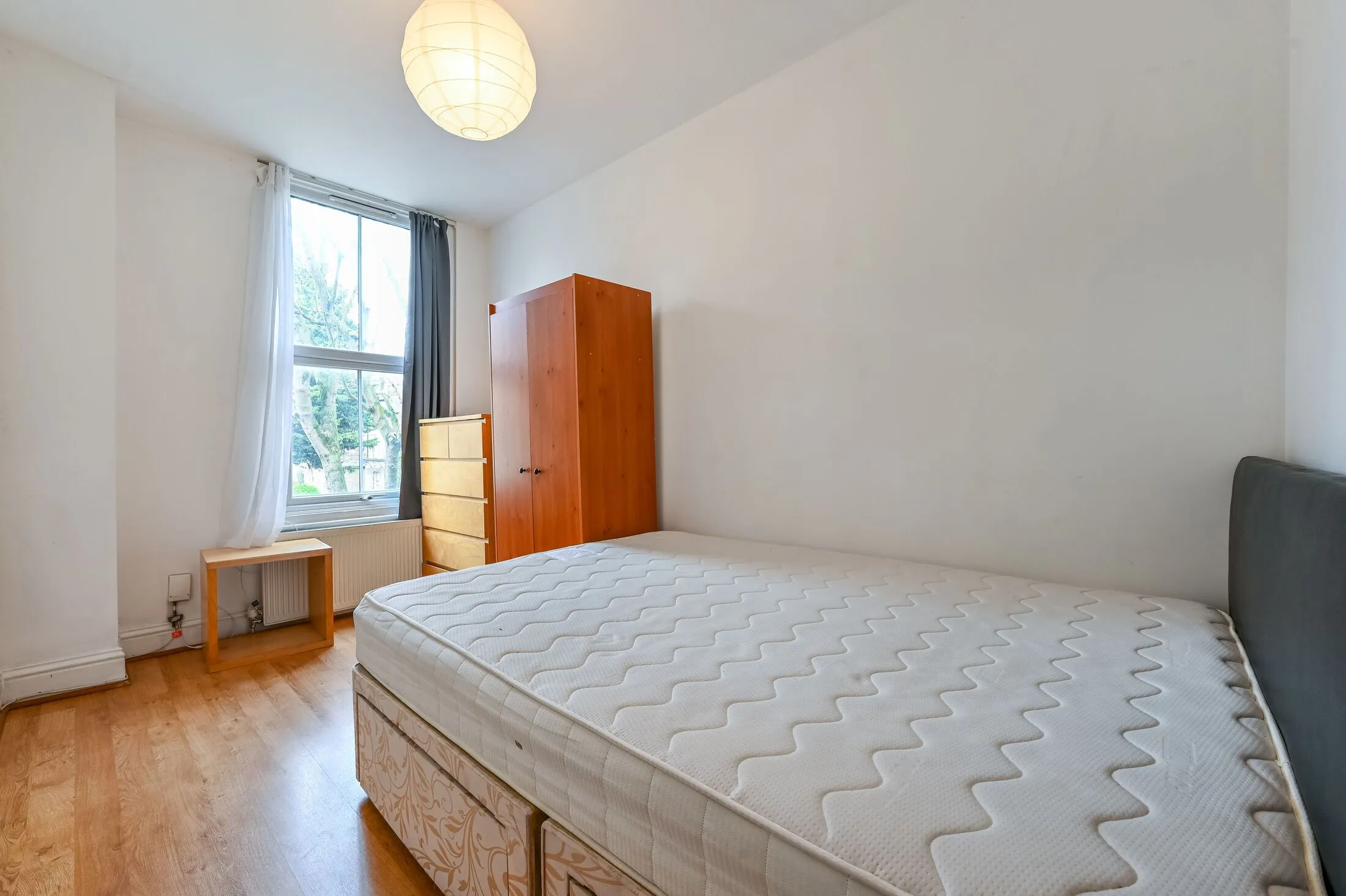 Flat Cardwell Road in Greater London