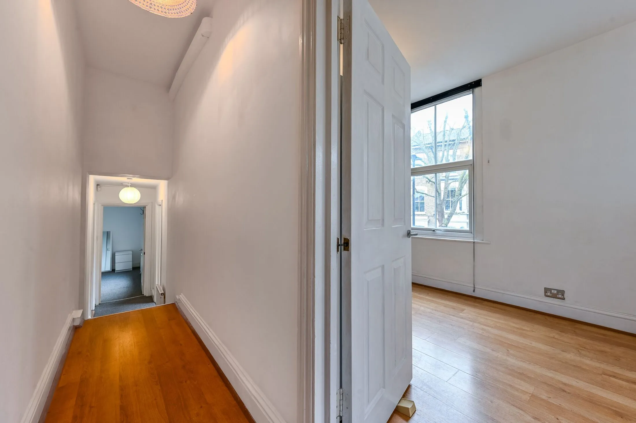 Flat Cardwell Road in Greater London
