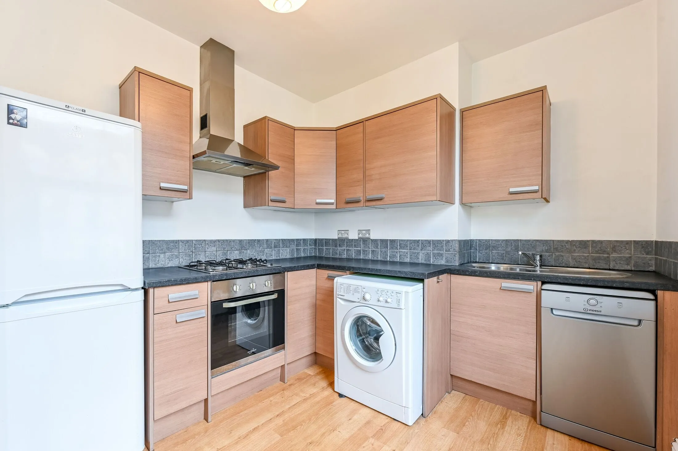 Flat Cardwell Road in Greater London