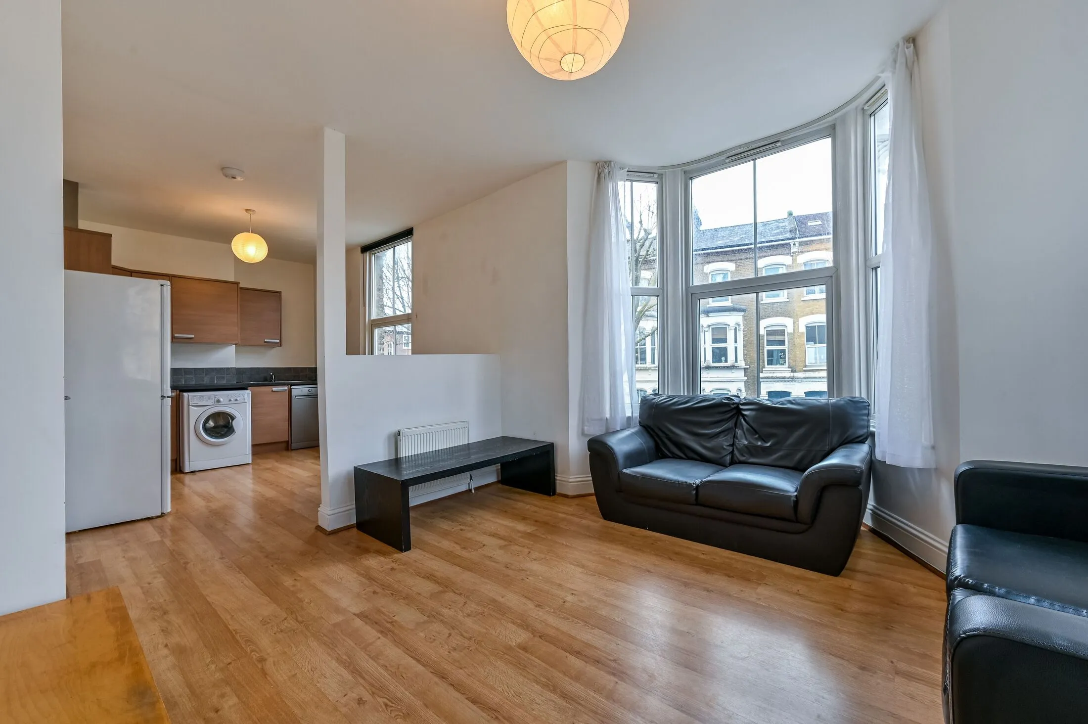 Flat Cardwell Road in Greater London