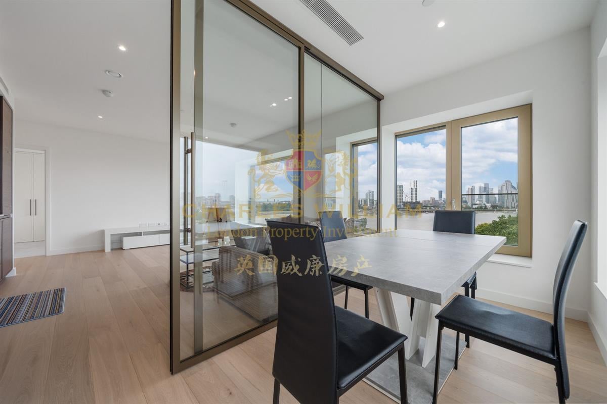 Flat Riverside Walk in Greater London