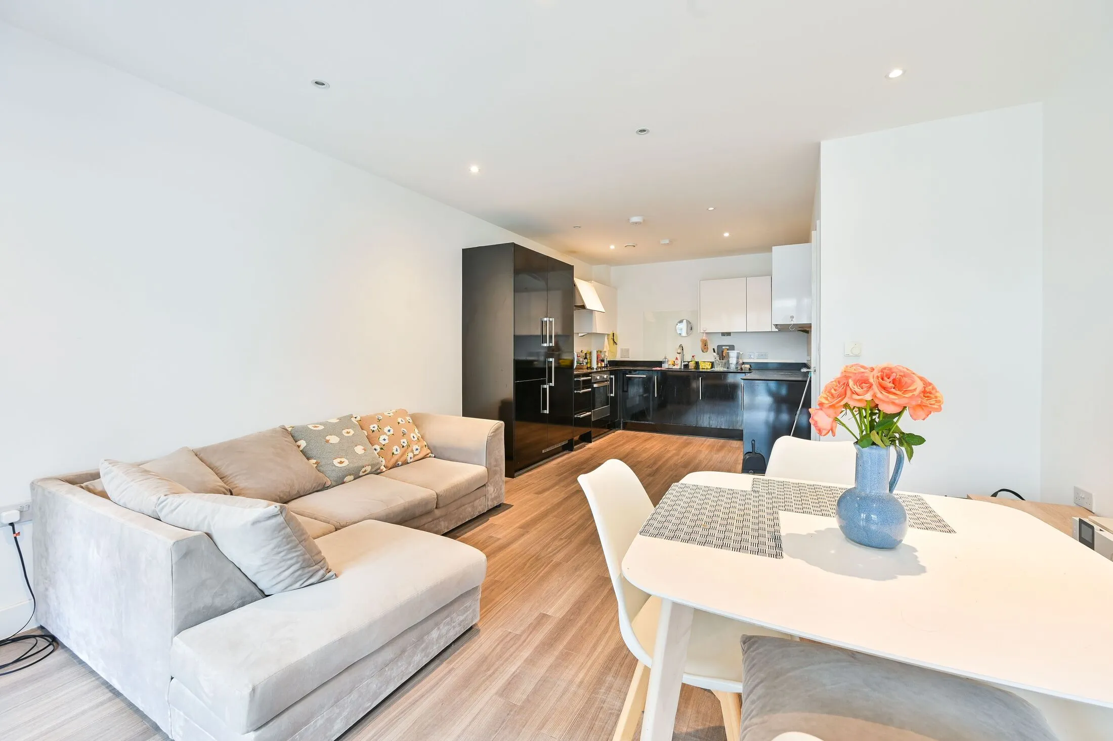 Flat Spa Road in Greater London