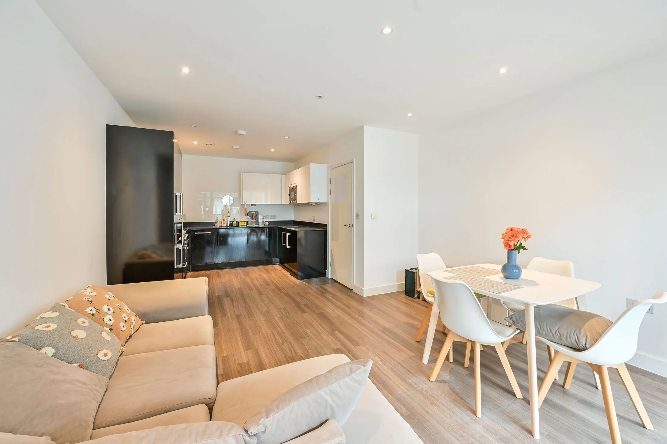 Flat Spa Road in Greater London
