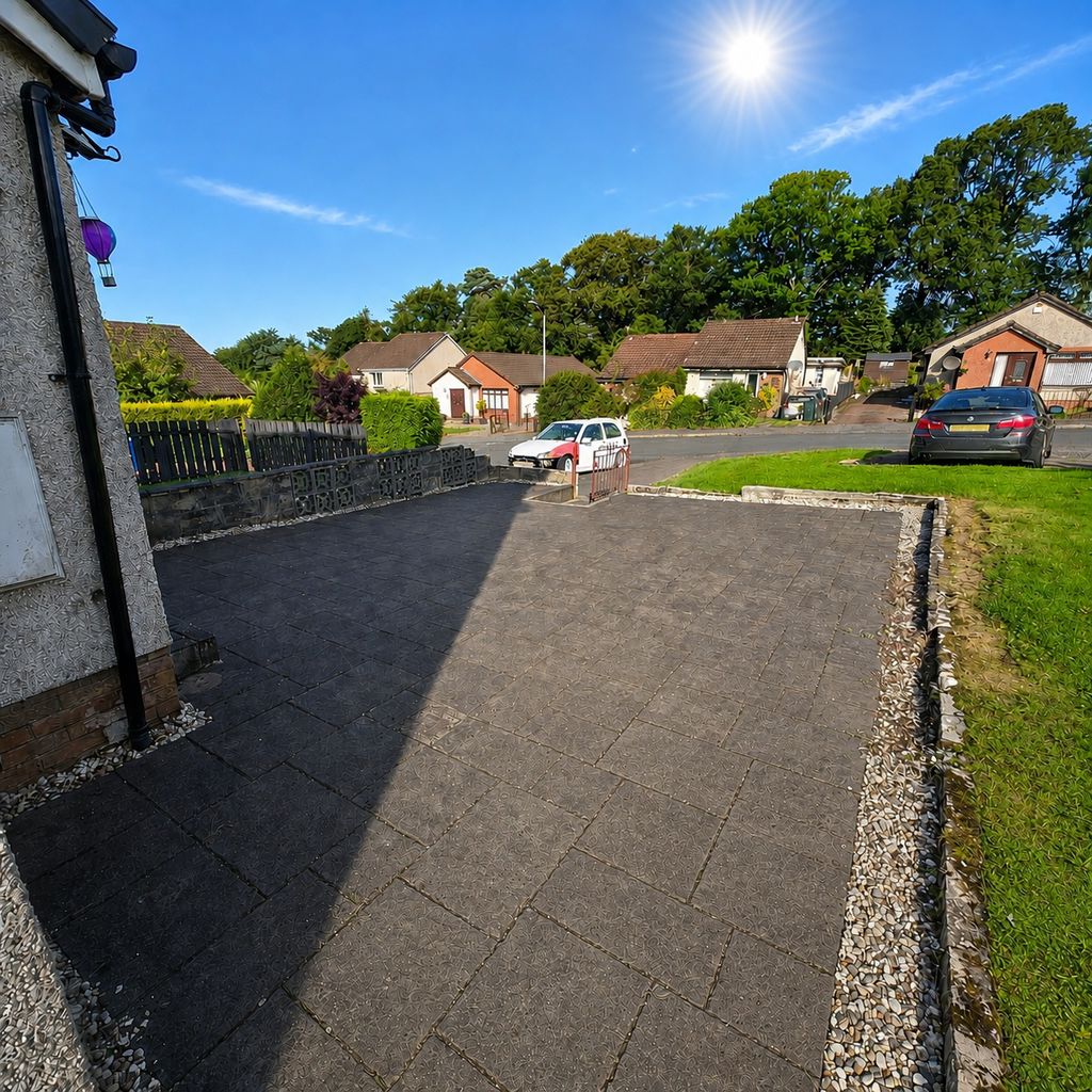 House Murroch Crescent in Bonhill