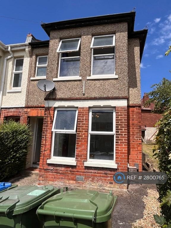 Flat Wilton Avenue in Southampton