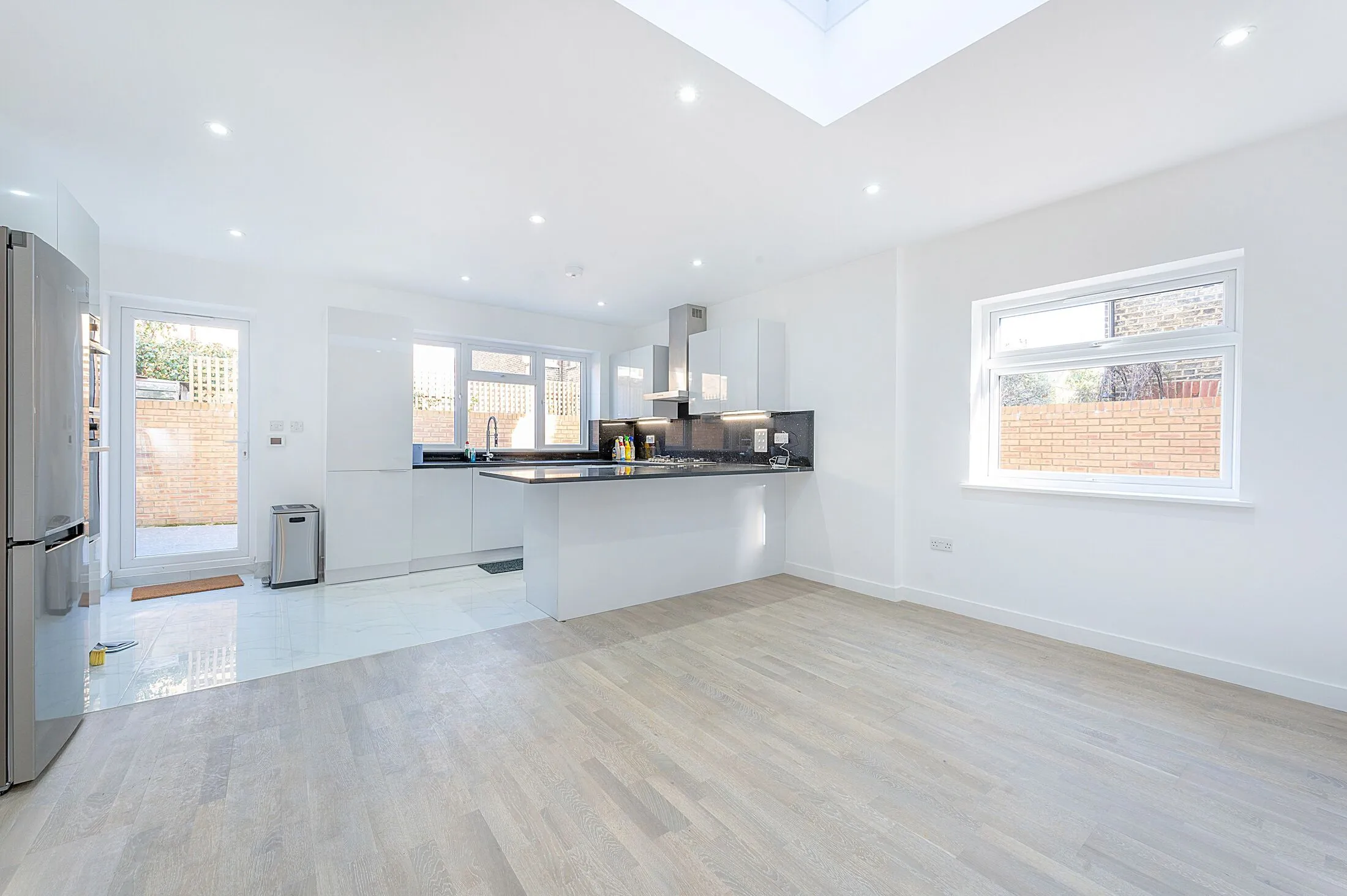 Flat Overdale Road in Greater London