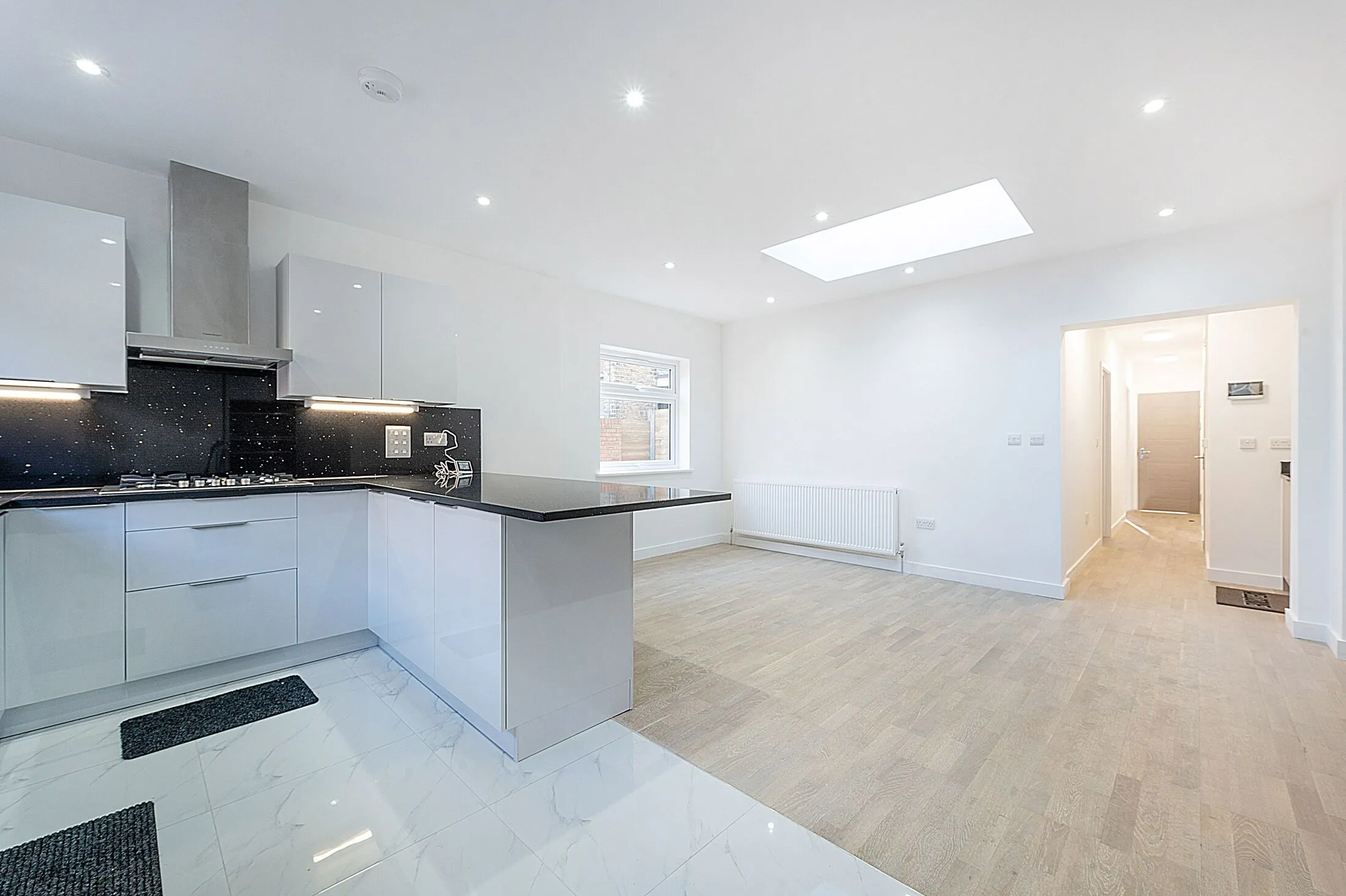 Flat Overdale Road in Greater London