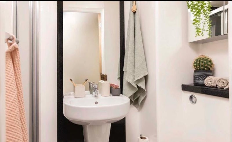Room International Way in Greater London