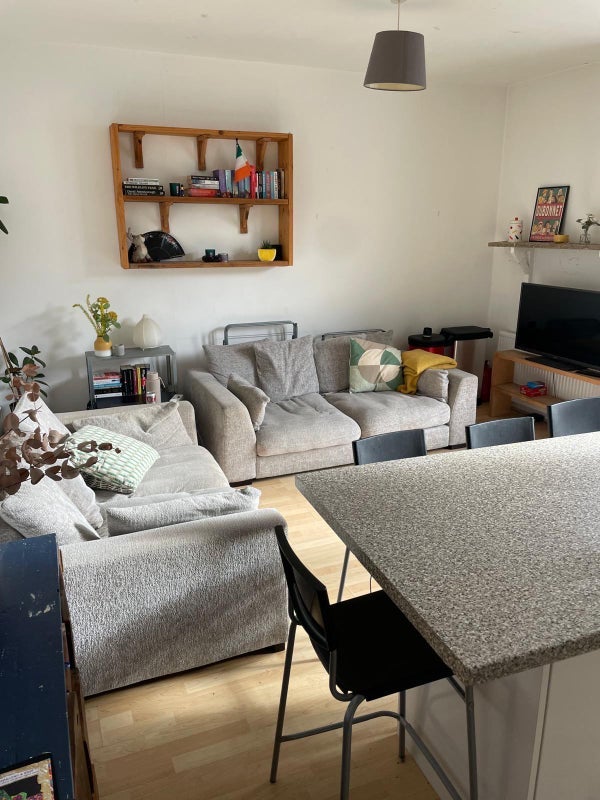 Room Ferndale Road in Greater London