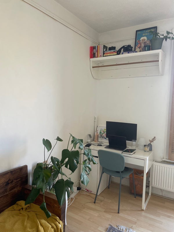 Room Ferndale Road in Greater London