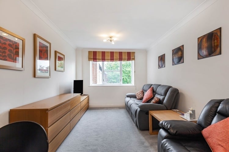 Flat Bennett Crescent in Oxford
