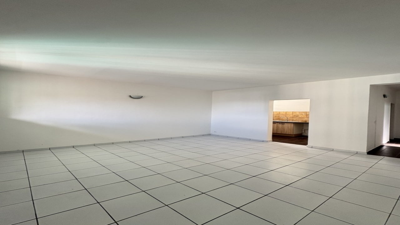 Flat Route de Montgaillard in Saint-Denis