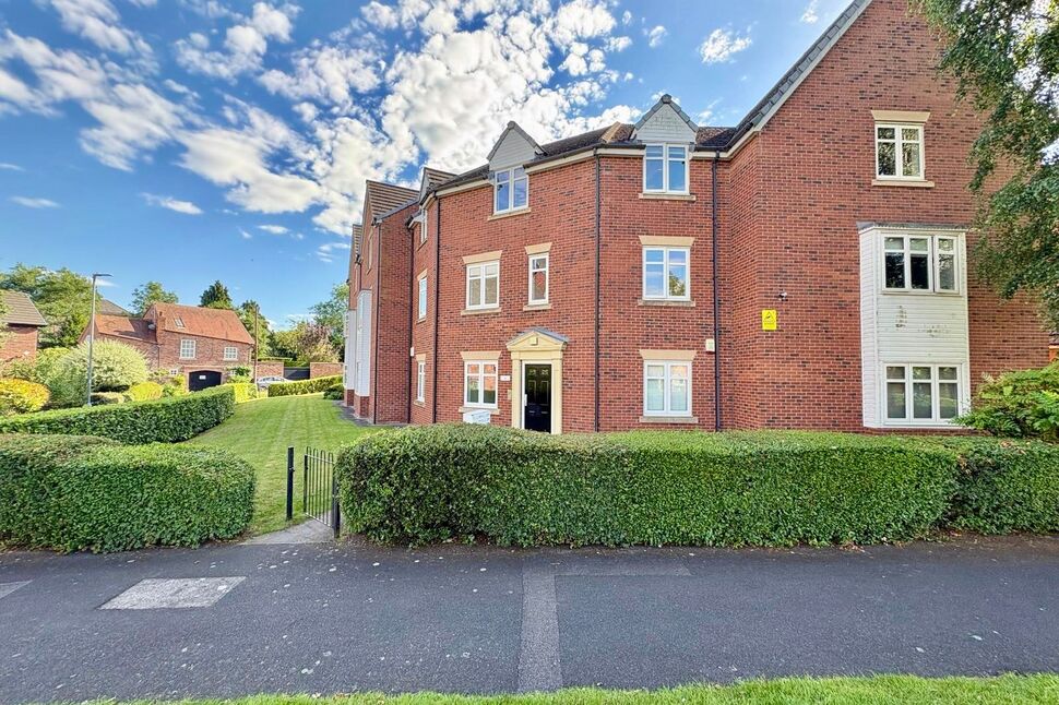 Flat Byron Walk in Nantwich