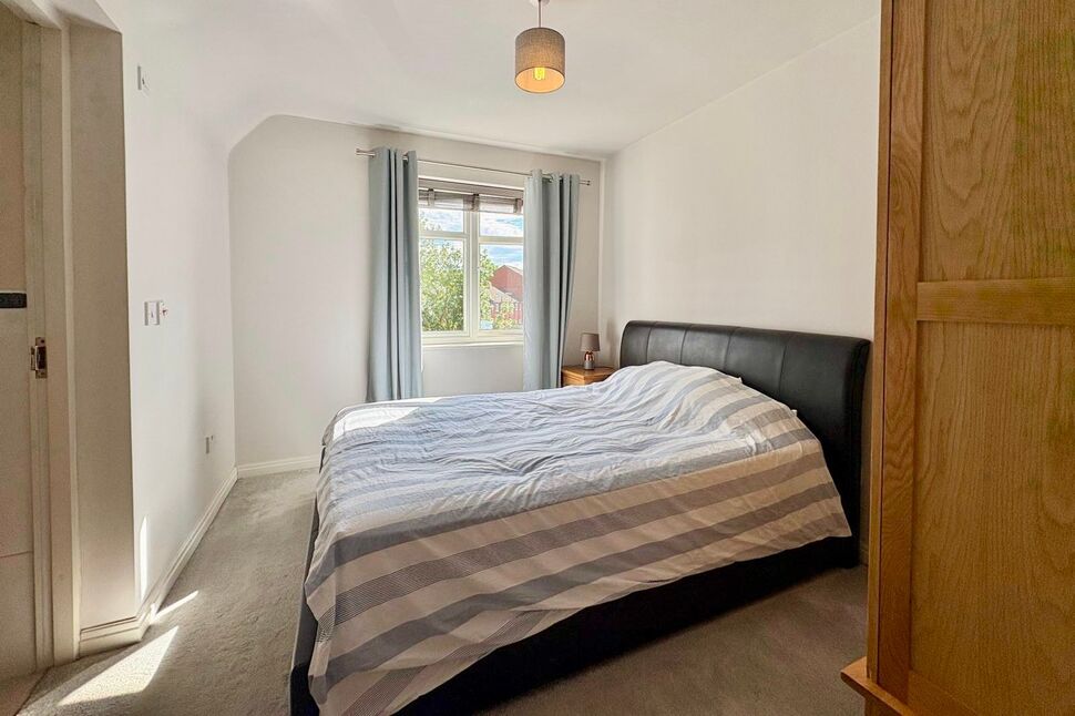 Flat Byron Walk in Nantwich