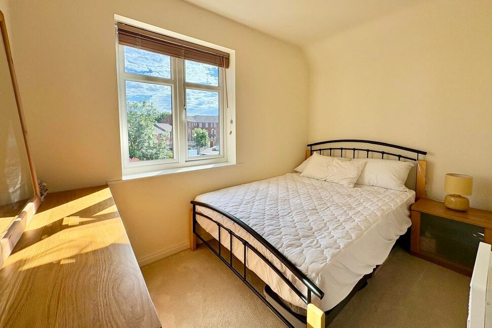 Flat Byron Walk in Nantwich