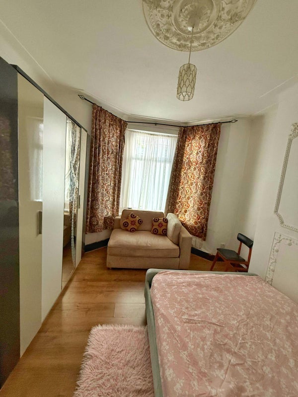 Room Lichfield Road in Greater London