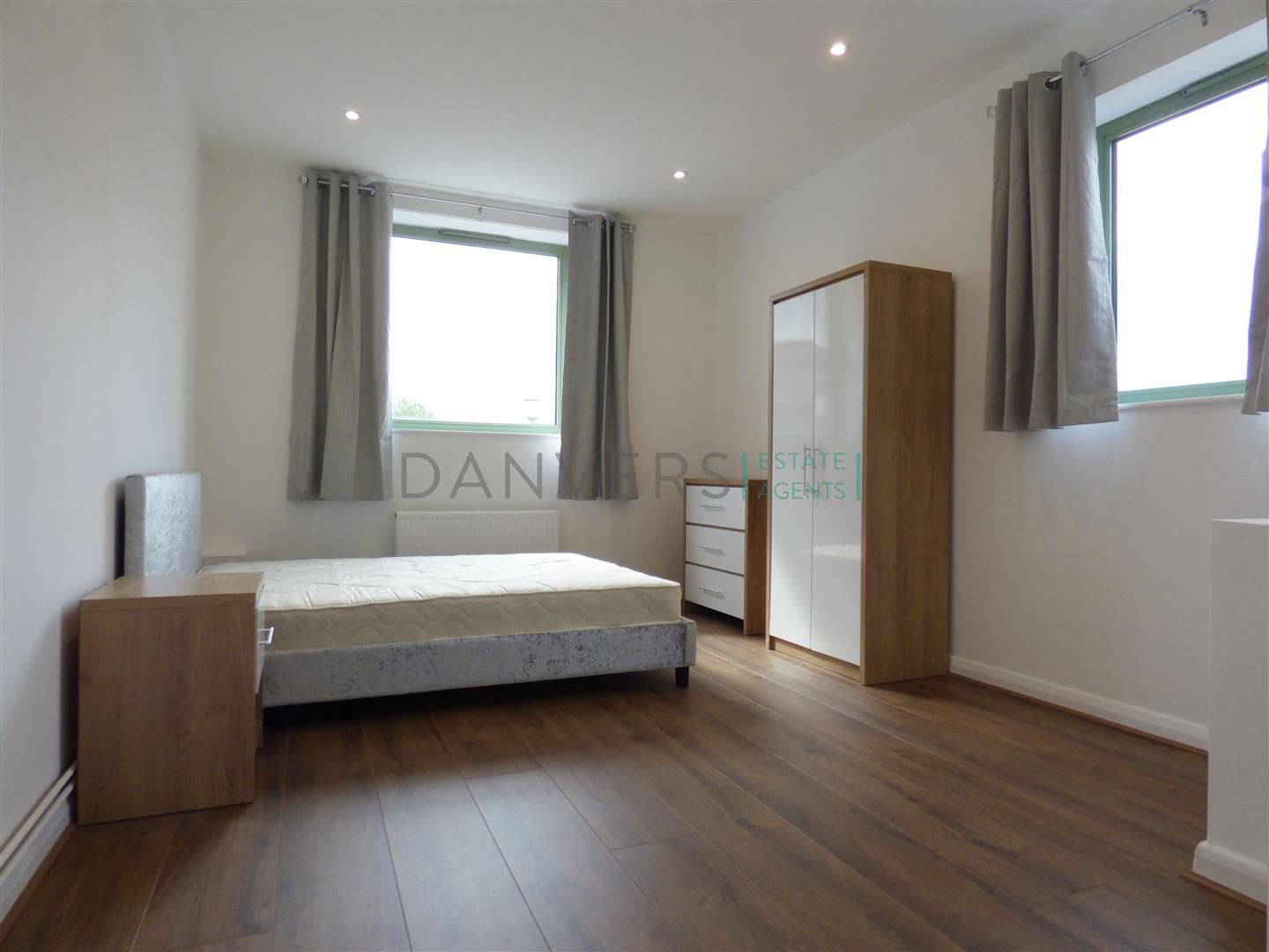Flat Tarragon Road in Leicester