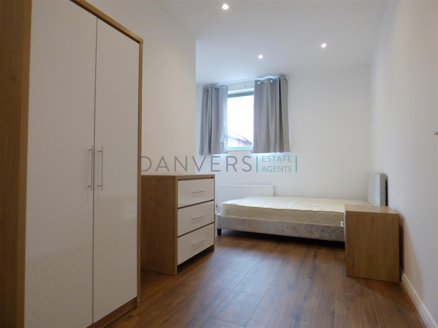 Flat Tarragon Road in Leicester