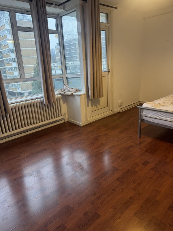 Room Lupus Street in City of Westminster