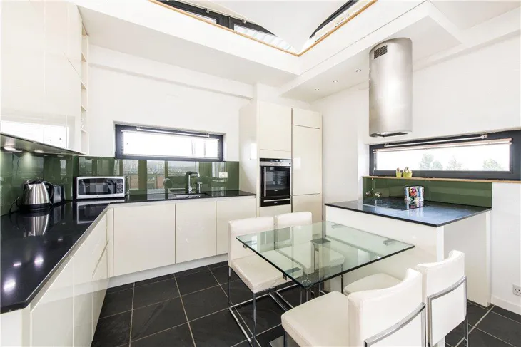 Flat Drakes Courtyard in Greater London
