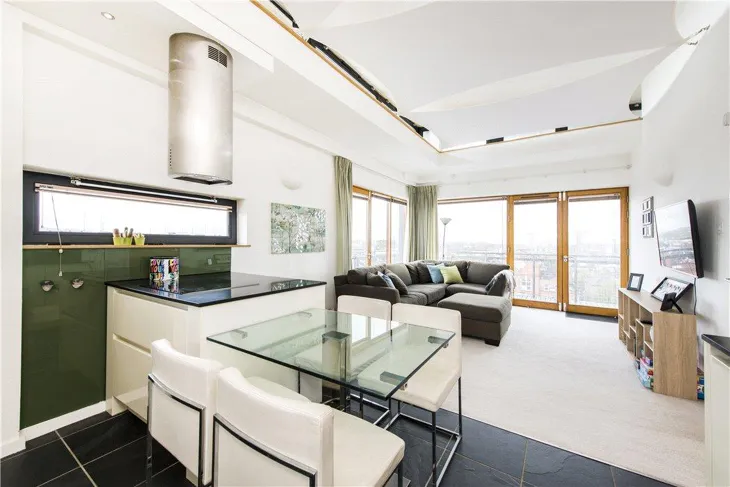 Flat Drakes Courtyard in Greater London