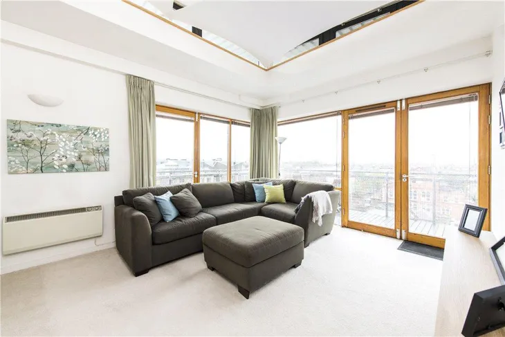 Flat Drakes Courtyard in Greater London