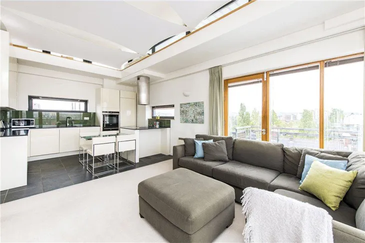 Flat Drakes Courtyard in Greater London