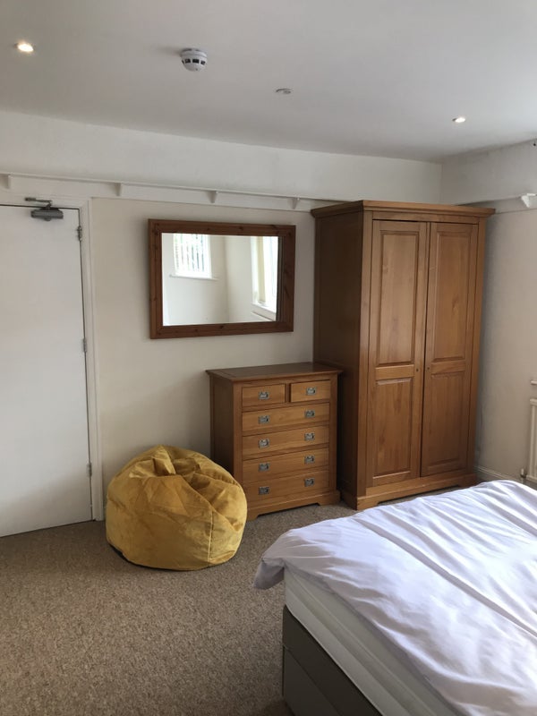 Room Montague Road in Trafford