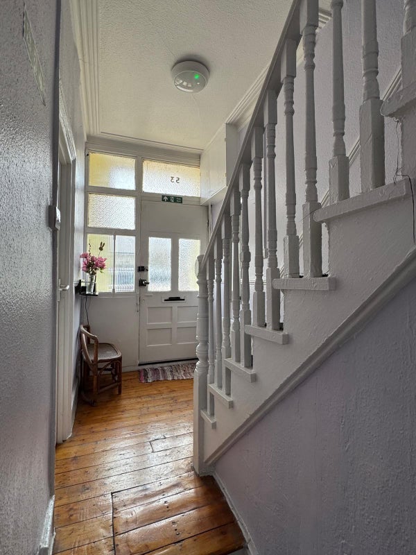 Room Arnold Road in Greater London
