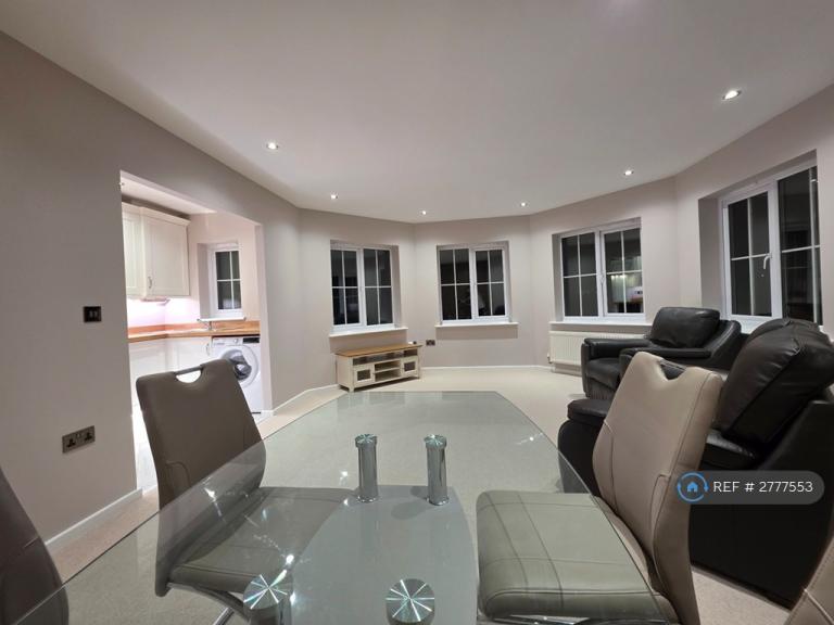 Flat Royal Drive in Preston