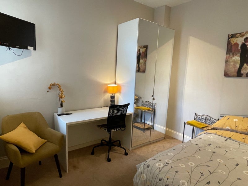 Room Manor Road in Rugby