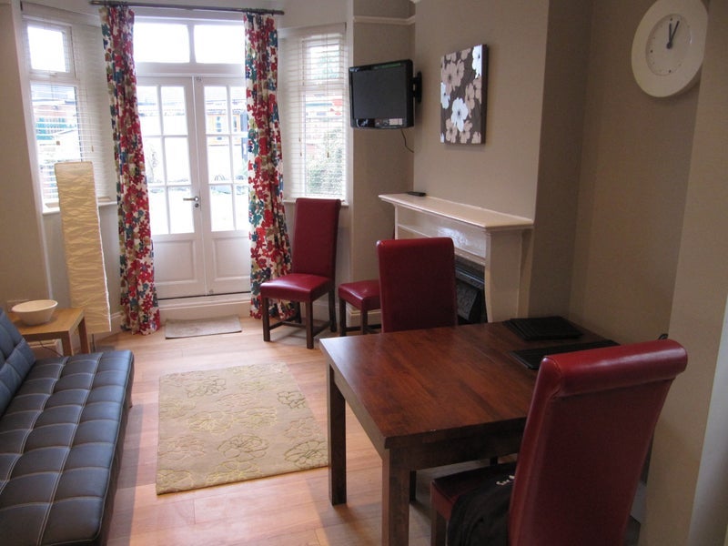 Room Manor Road in Rugby