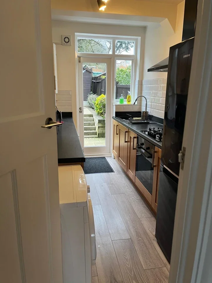Room Cheriton Drive in Greater London