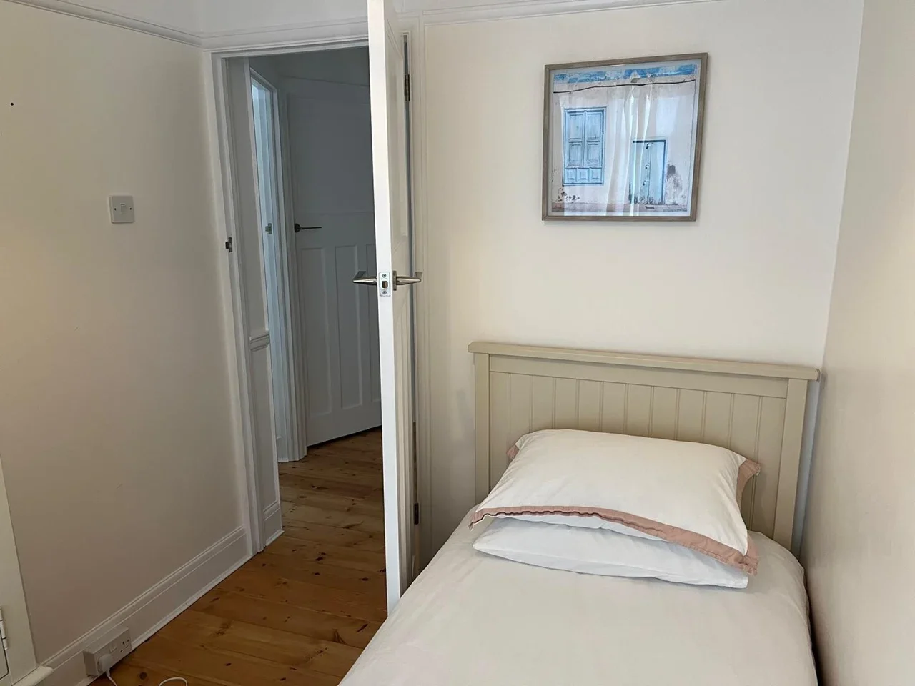 Room Cheriton Drive in Greater London