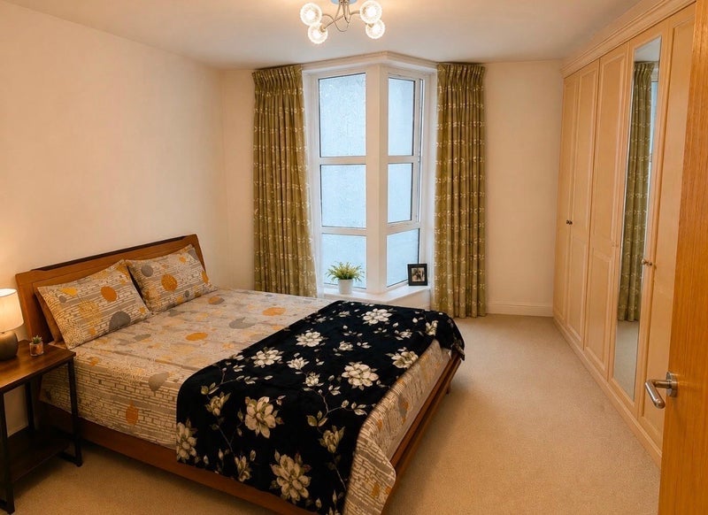 Room Royal Crest Avenue in Greater London