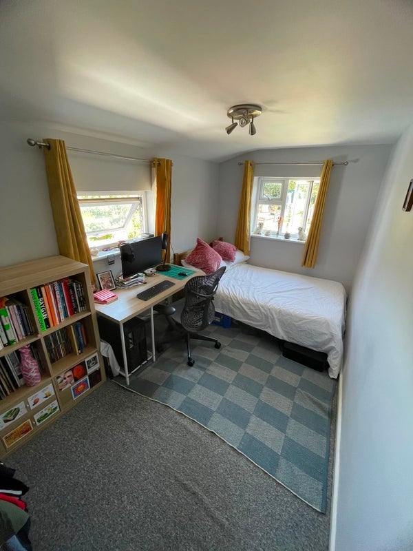 Room Luckwell Road in Bristol