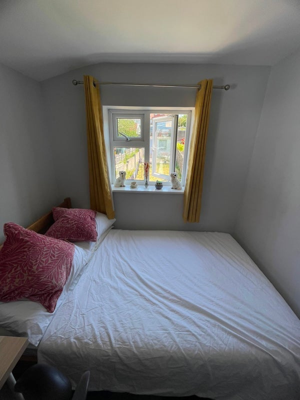 Room Luckwell Road in Bristol
