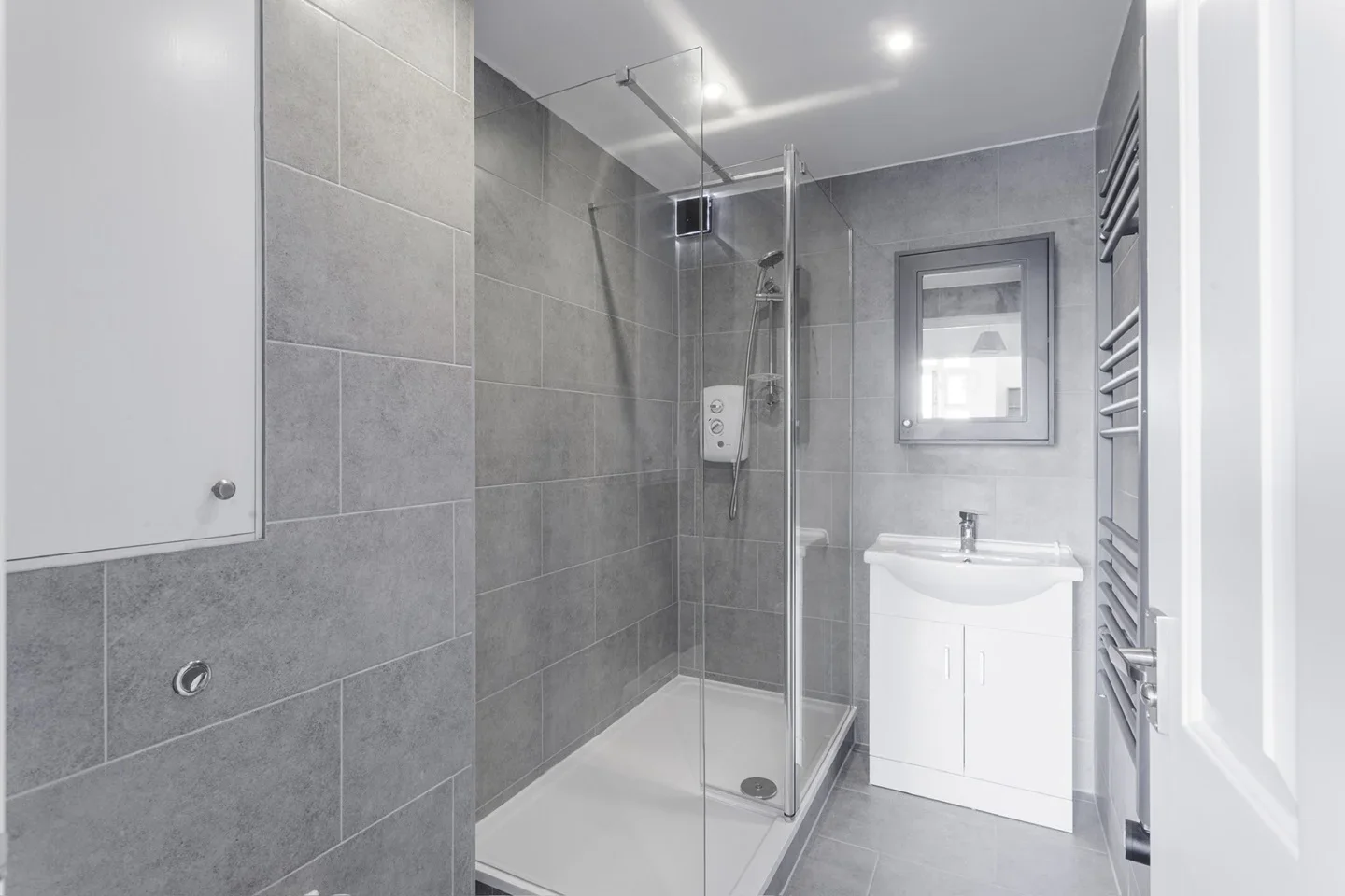 Flat Felixstowe Court in Greater London
