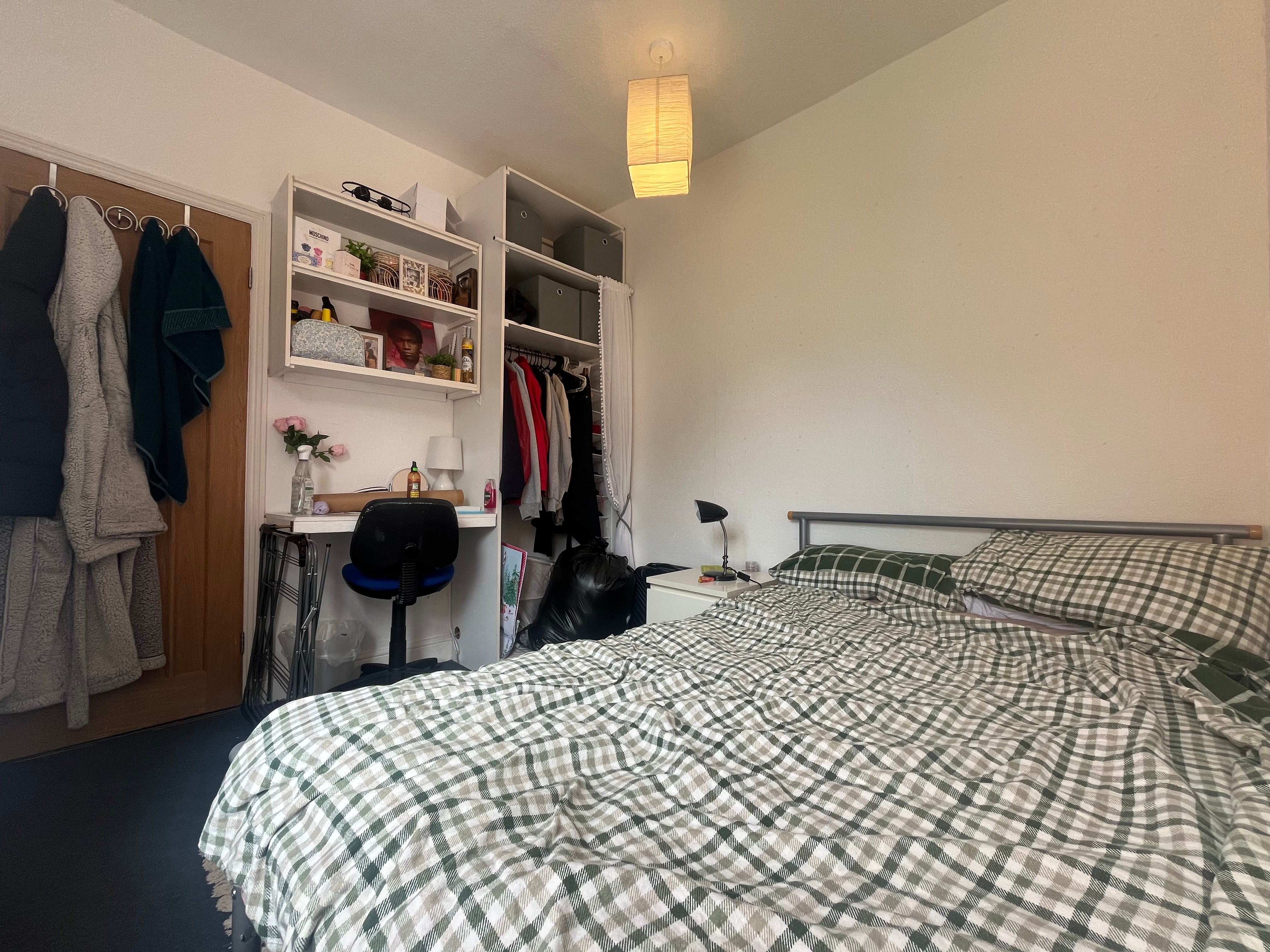 Room Dawlish Road in Birmingham
