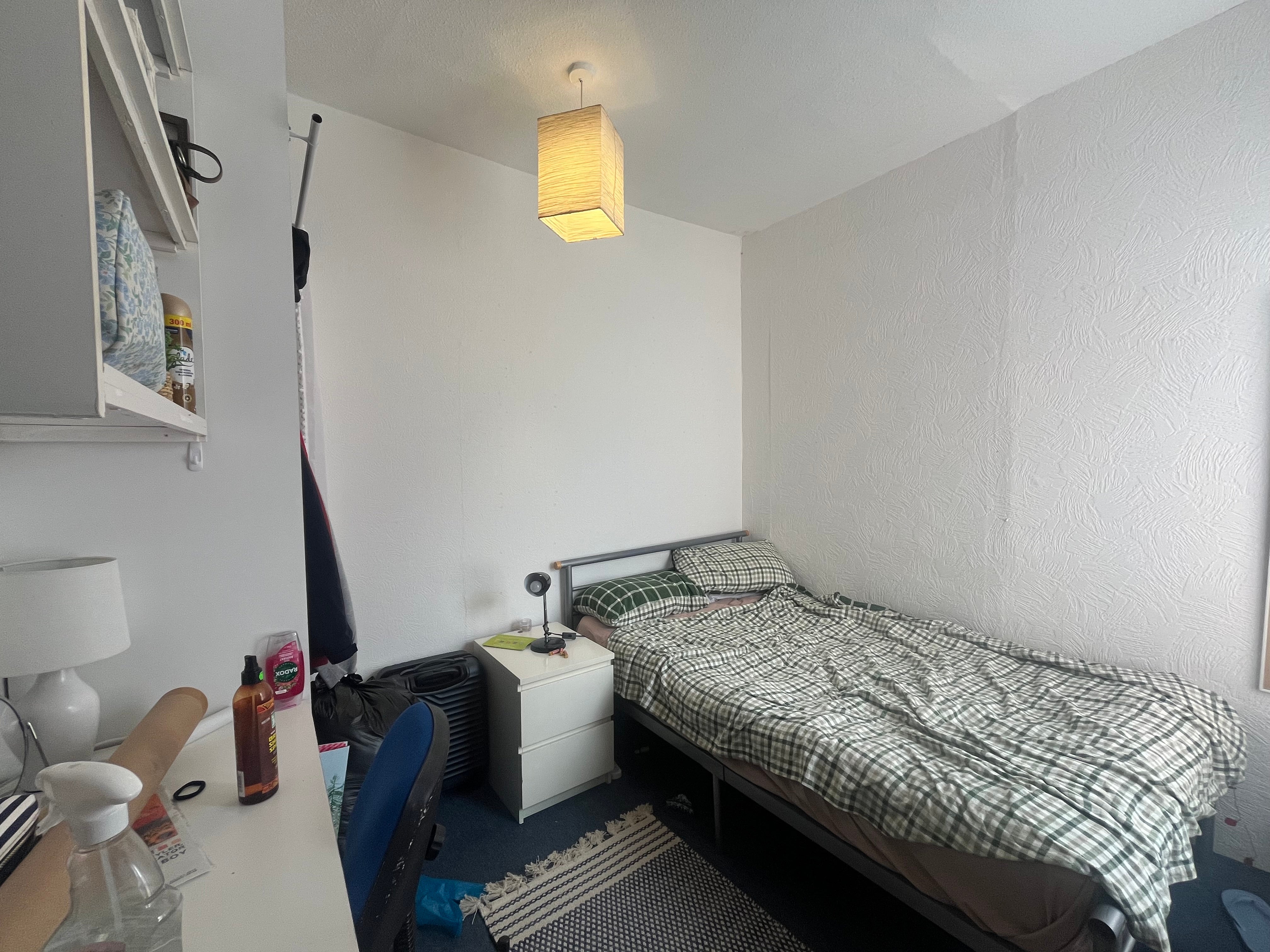 Room Dawlish Road in Birmingham