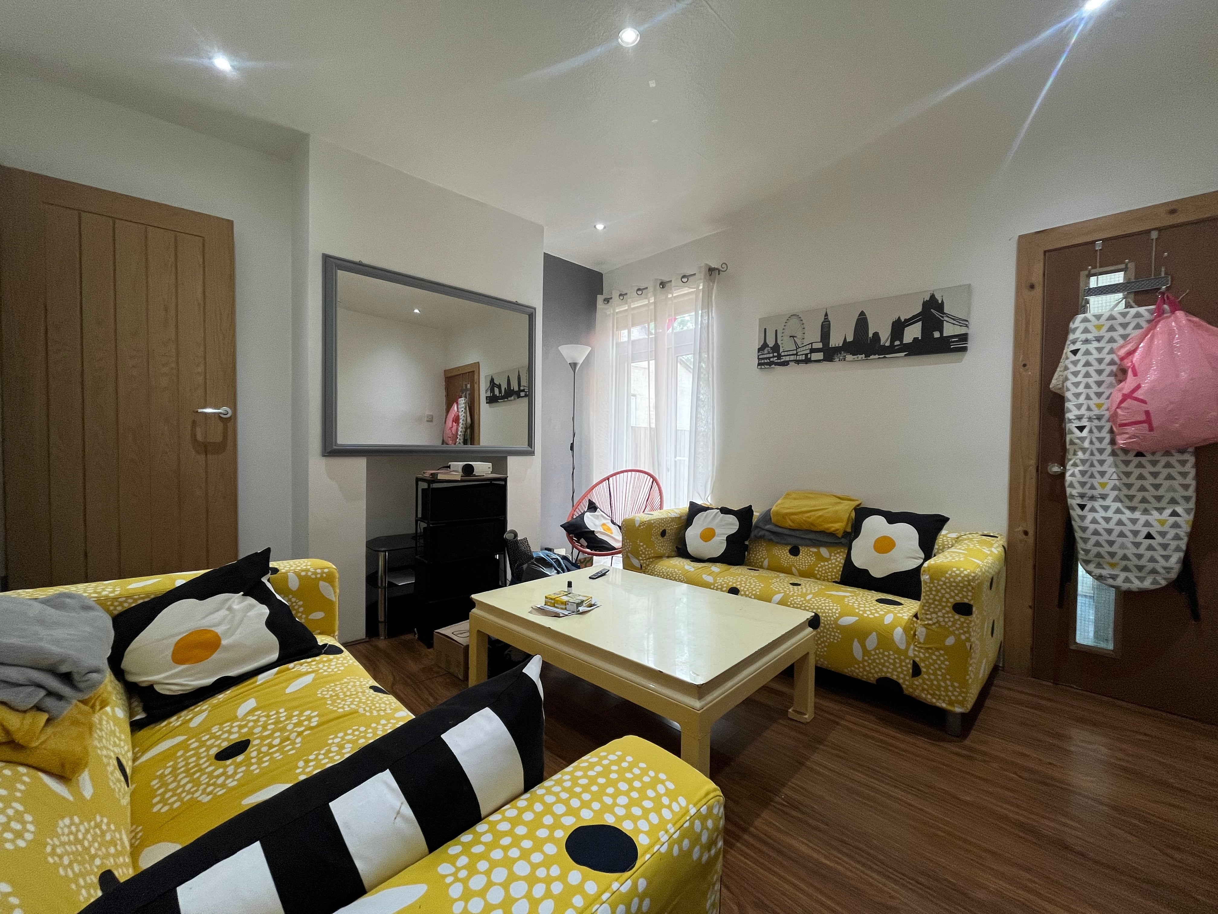 Room Dawlish Road in Birmingham