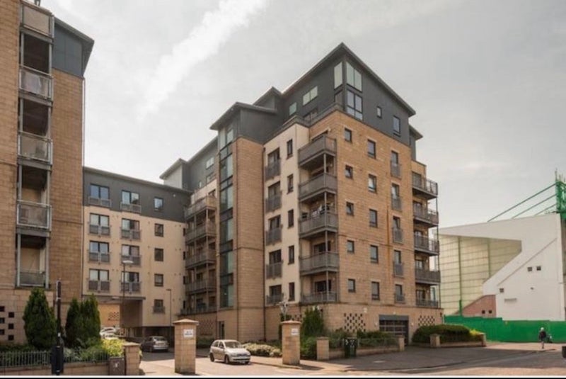 Flat Hawkhill Close in City of Edinburgh